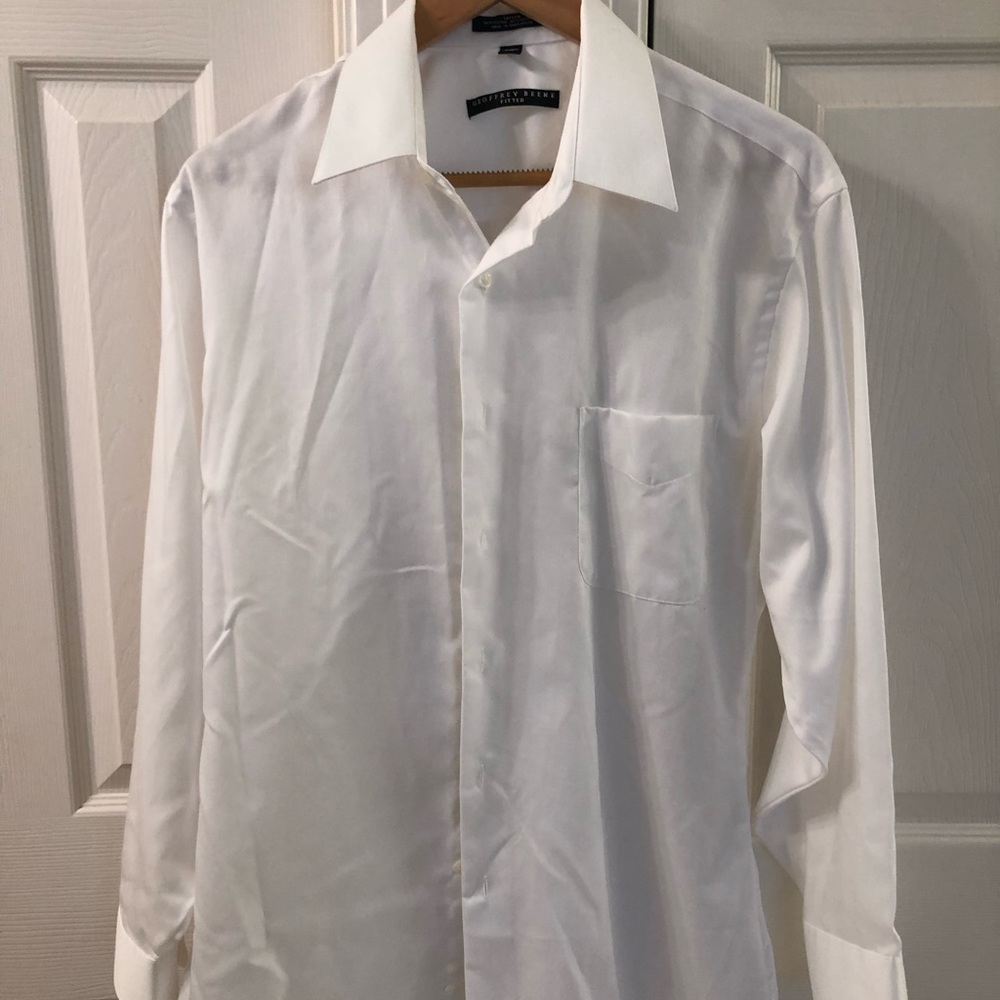 Slightly wrinkled wrinkle free fitted dress shirt